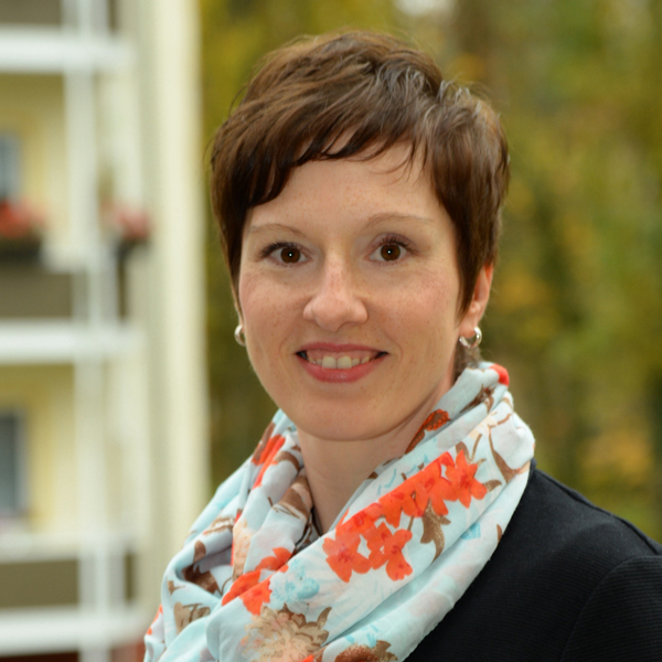 Beatrix Viol-Scherer, zuständig für die Bereiche Wohnungsverwaltung Seehaus-Siedlung, Wriezener Straße 32, Fritz-Reuter-Straße und Müncheberger Straße