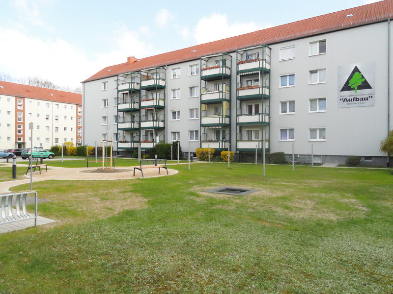 Neugestalteter Innenhof der Gustav-Kurtze-Promenade der WBG "Aufbau" Strausberg eG