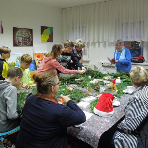 Weihnachtsbasteln bei der Volkssolidarität am 27.11.2019