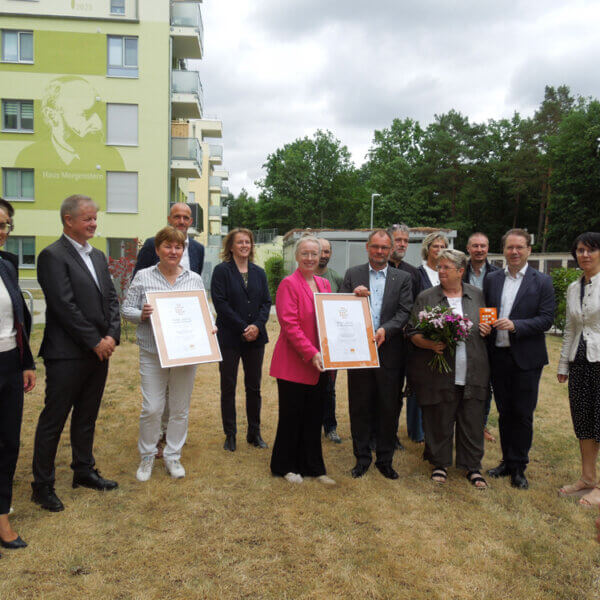 Übergabe Siegel "Gewohnt gut - fit für die Zukunft" Gruppenfoto